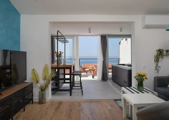 Апартаменти Left & Right With Jacuzzi, 4 Stars