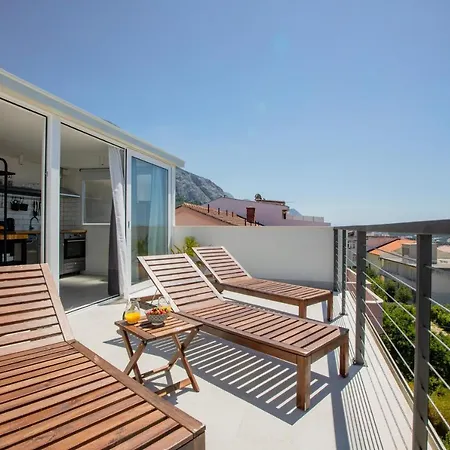 Left & Right With Jacuzzi, 4 Stars *