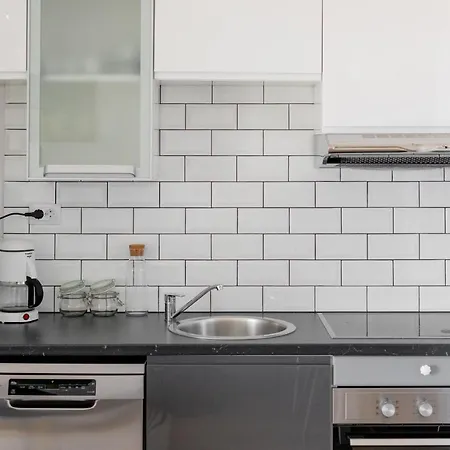 Left & Right With Jacuzzi, 4 Stars アパート *