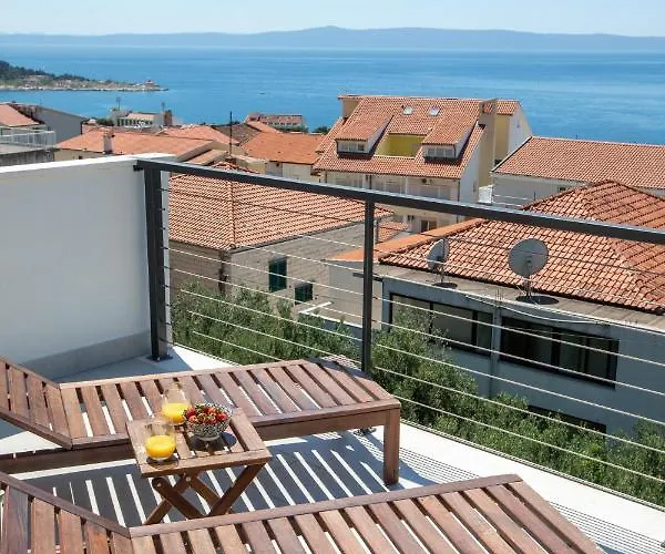 Left & Right With Jacuzzi, 4 Stars Appartement *