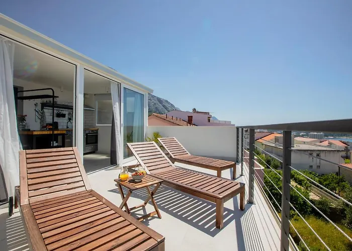 Left & Right With Jacuzzi, 4 Stars *