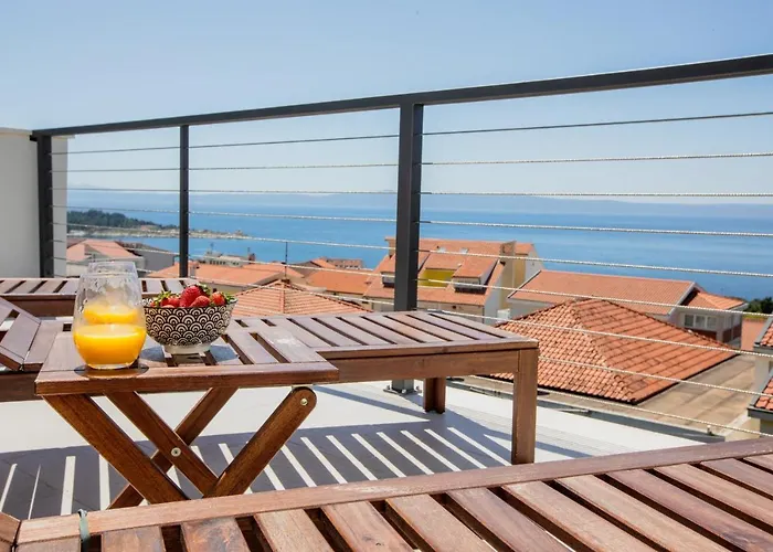 Left & Right With Jacuzzi, 4 Stars