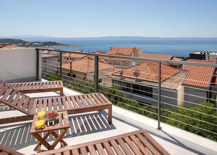 Left & Right With Jacuzzi, 4 Stars Makarska