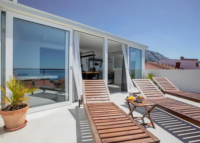 Left & Right With Jacuzzi, 4 Stars Appartement *