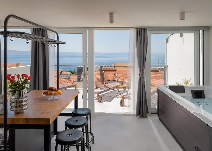 Left & Right With Jacuzzi, 4 Stars *