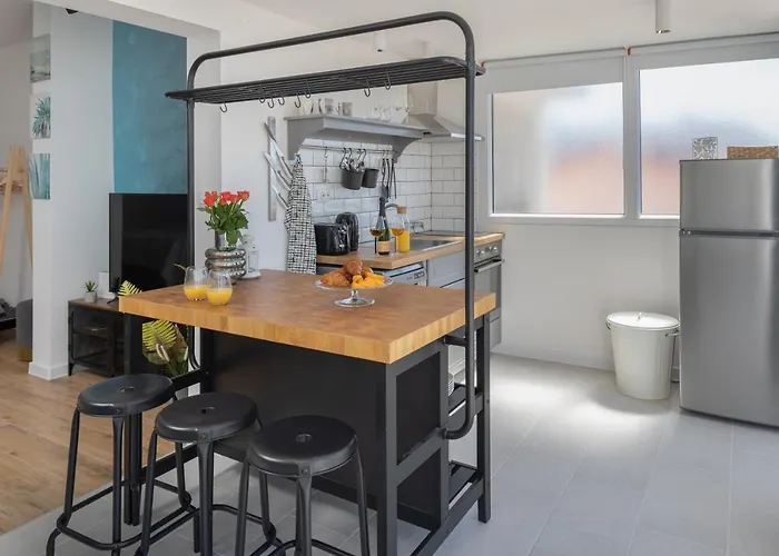 Left & Right With Jacuzzi, 4 Stars *