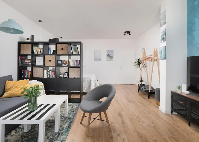 Left & Right With Jacuzzi, 4 Stars * מאקרסקה