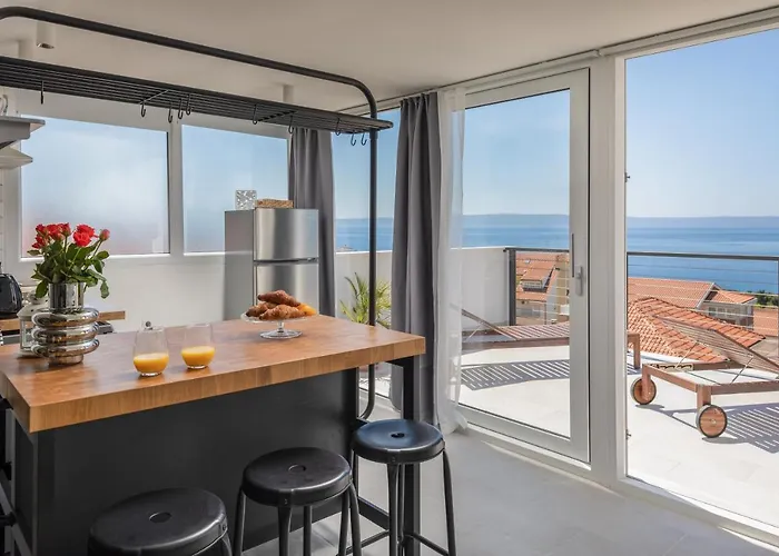 Left & Right With Jacuzzi, 4 Stars Appartement *