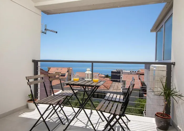 Left & Right With Jacuzzi, 4 Stars Appartement