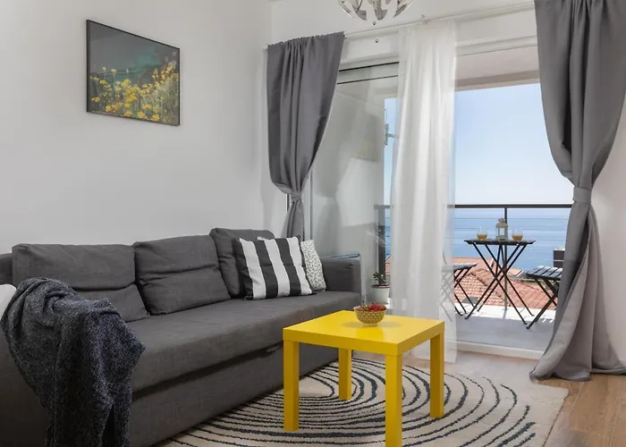 Left & Right With Jacuzzi, 4 Stars Appartement