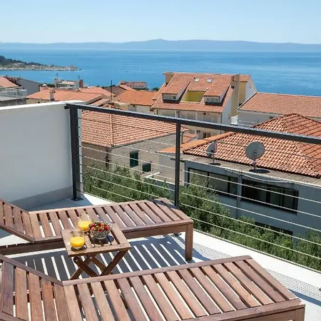 Left & Right With Jacuzzi, 4 Stars Apartment *