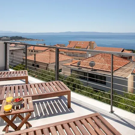 Left & Right With Jacuzzi, 4 Stars Makarska