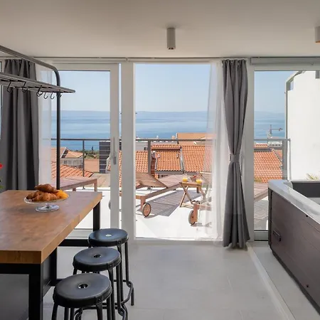 Left & Right With Jacuzzi, 4 Stars *