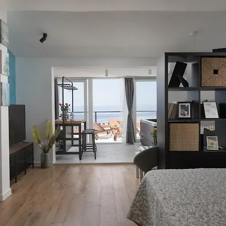 Apartment Left & Right With Jacuzzi, 4 Stars *