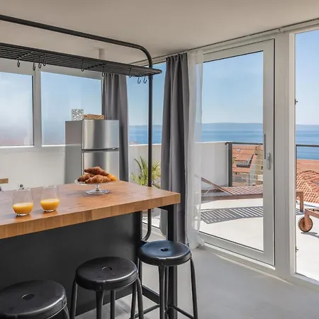 Left & Right With Jacuzzi, 4 Stars Apartment *