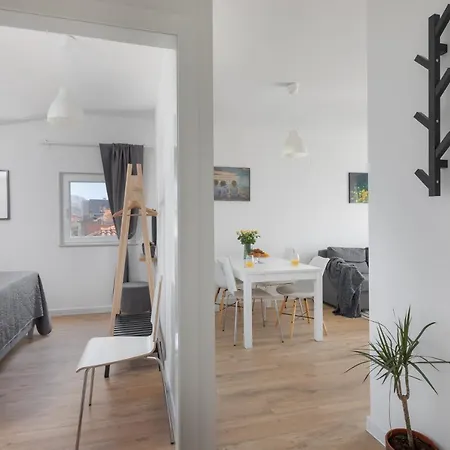 Apartment Left & Right With Jacuzzi, 4 Stars *