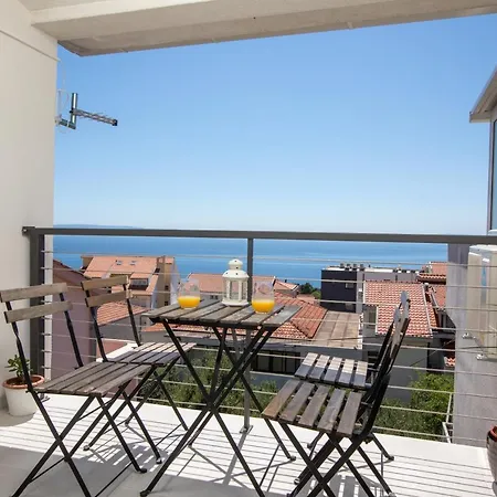 Left & Right With Jacuzzi, 4 Stars Apartment
