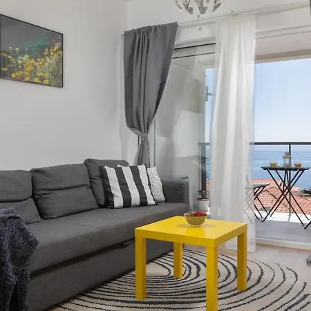 Left & Right With Jacuzzi, 4 Stars Apartment