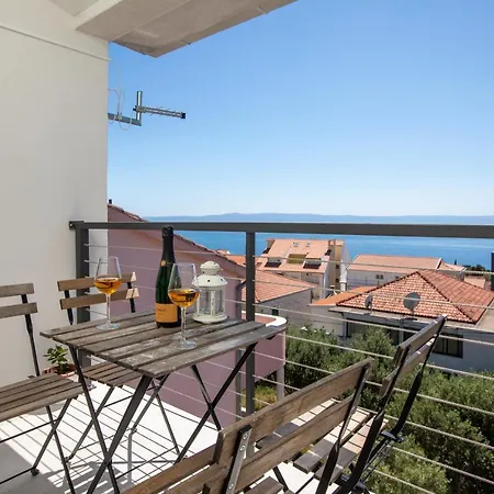 Apartment Left & Right With Jacuzzi, 4 Stars Makarska