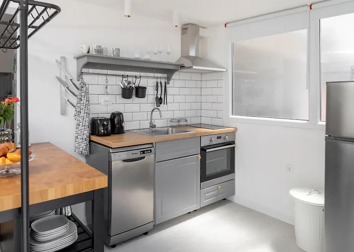 Left & Right With Jacuzzi, 4 Stars アパート マカルスカ